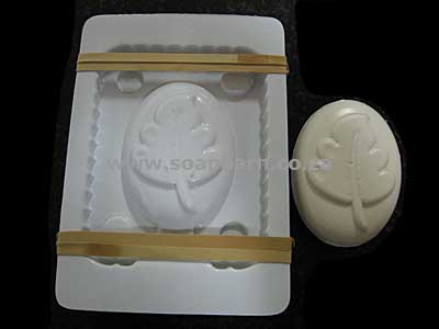 Imported 3-D Oval Oakleaf Mould 145g